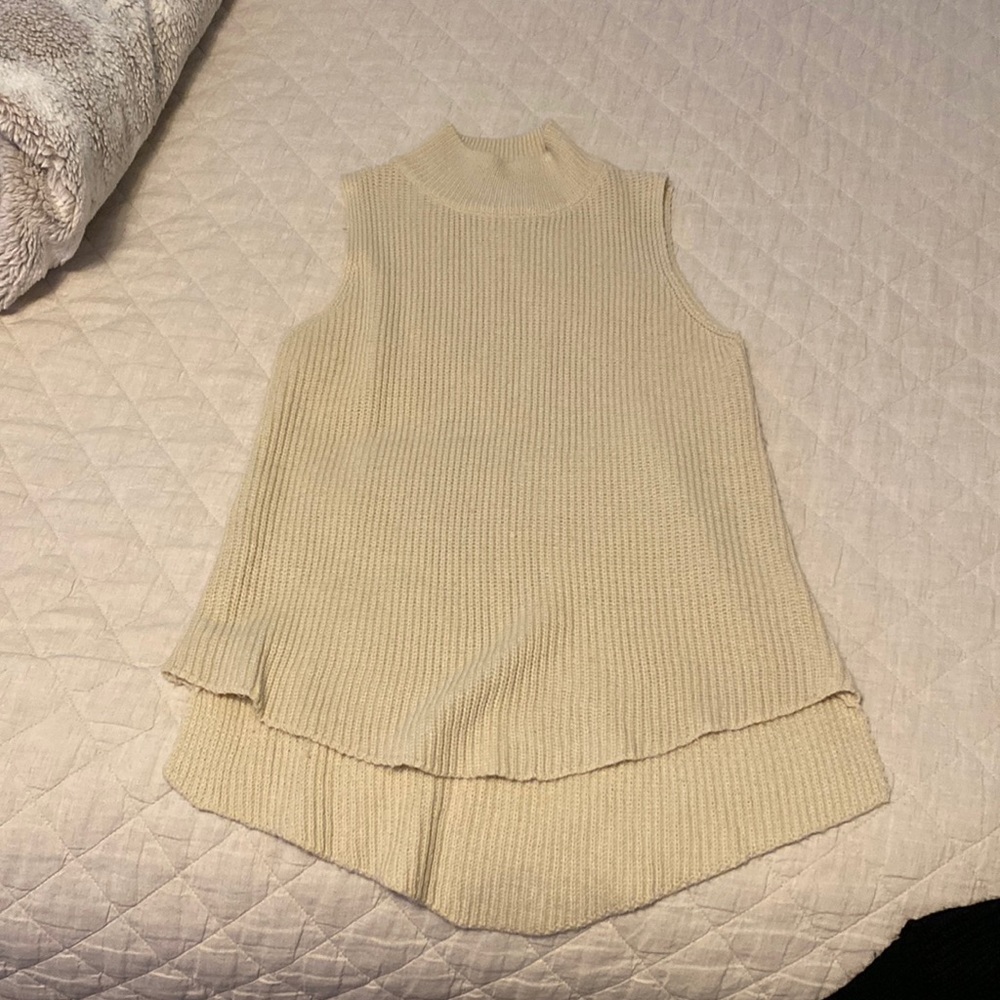 Turtleneck sleeveless sweater